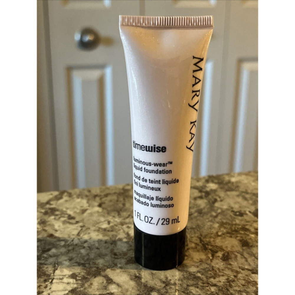 Mary Kay Luminous Wear‎ Foundation Beige 2 Normal / Dry #038705- New Without Box